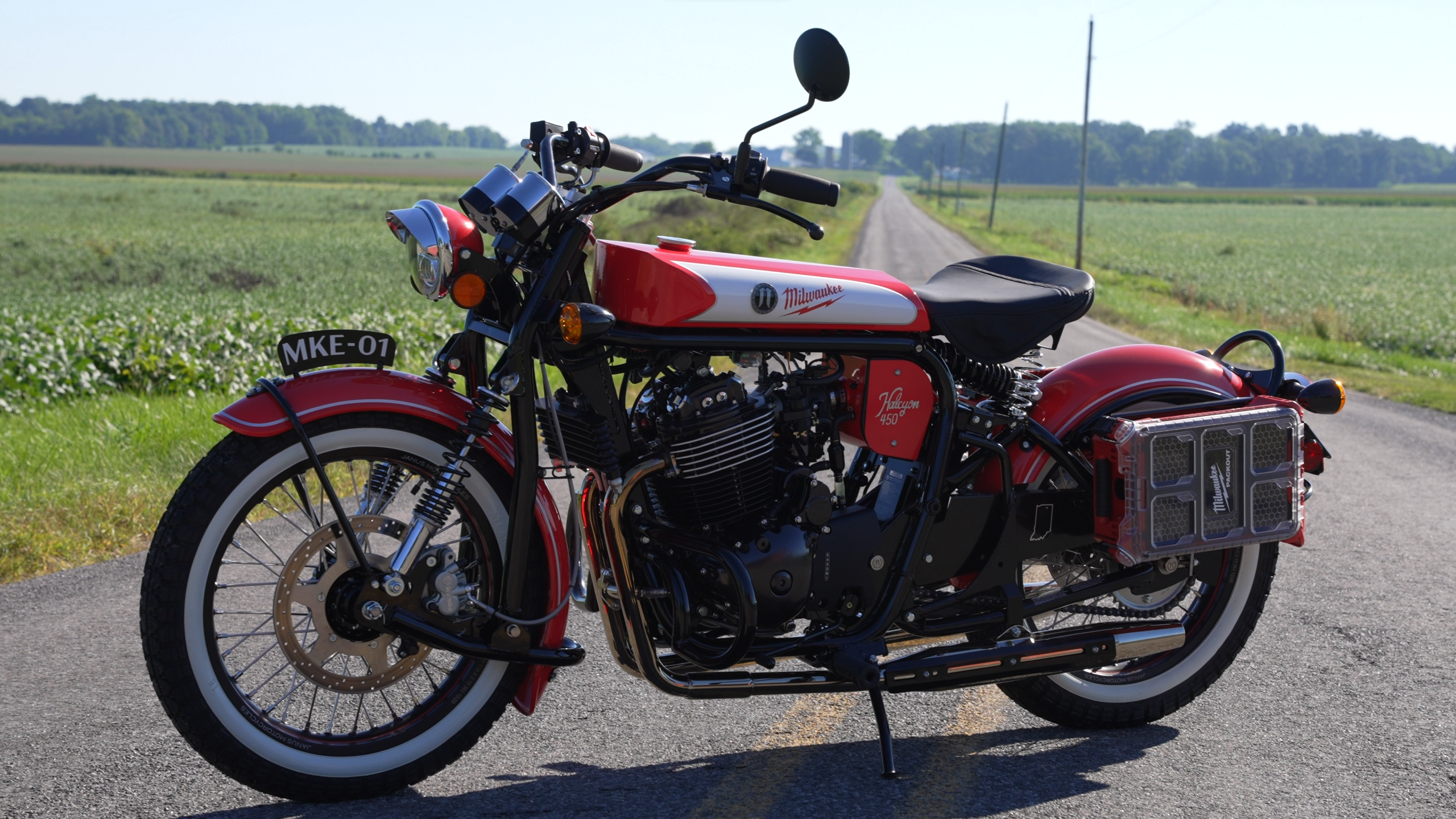 Making a Milwaukee Tools Janus Halcyon 450 Motorcycle - Janus