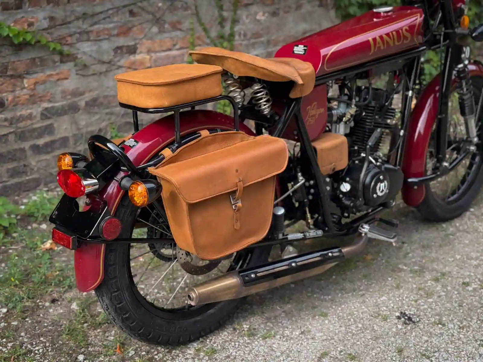 Halcyon 250 JS-130 - Image 9